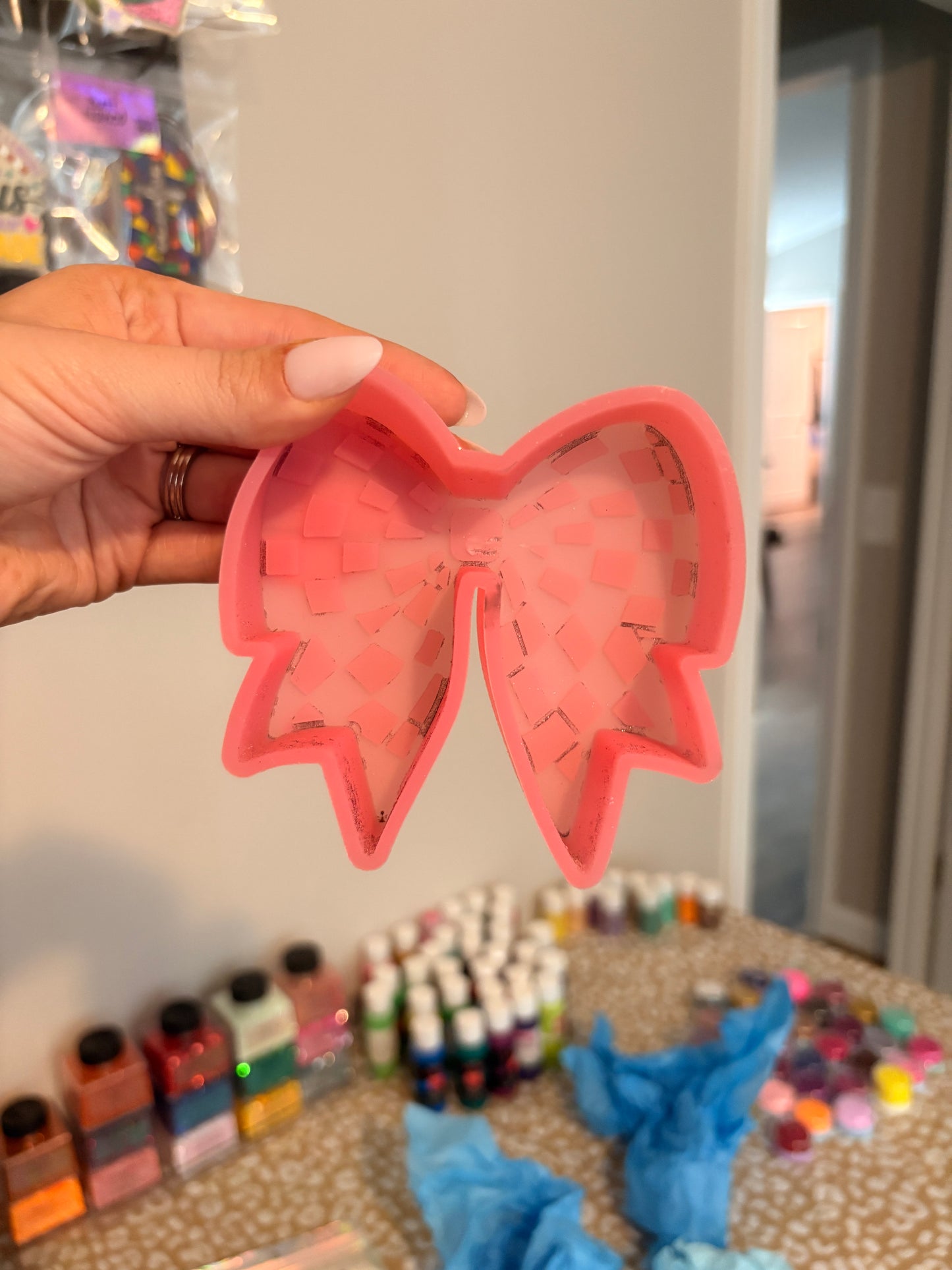 Checkered Bow Mold